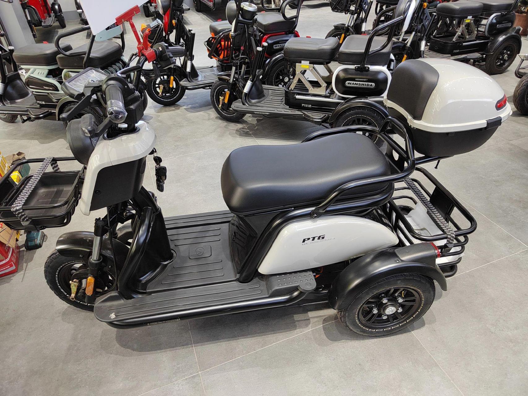 扬州万仕达功能国标电动三轮车.