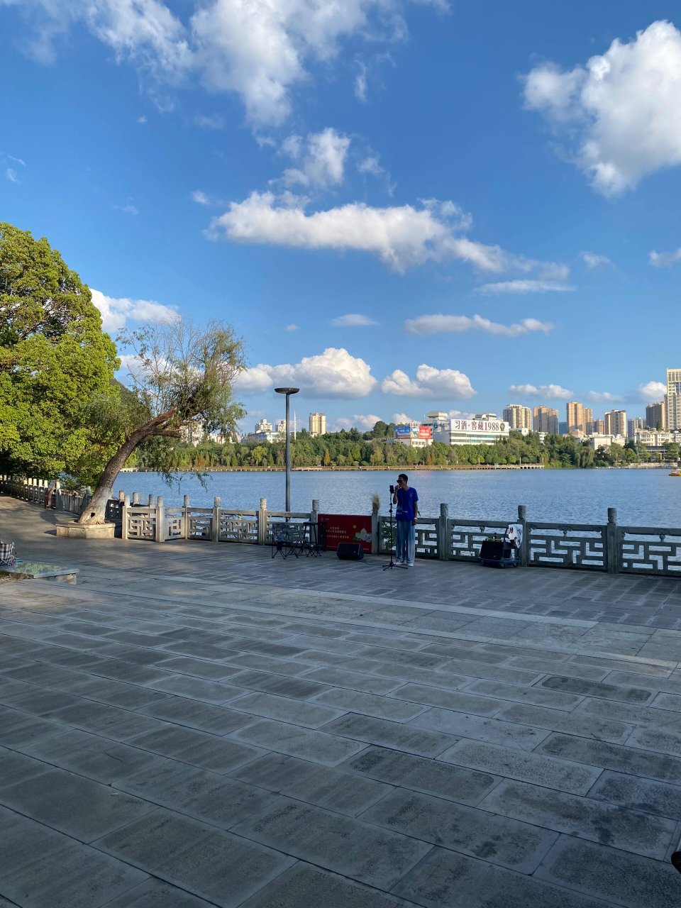 安顺市区宝藏景点:虹山湖公园/虹山公园 虹山公园,又叫虹山湖公园,是