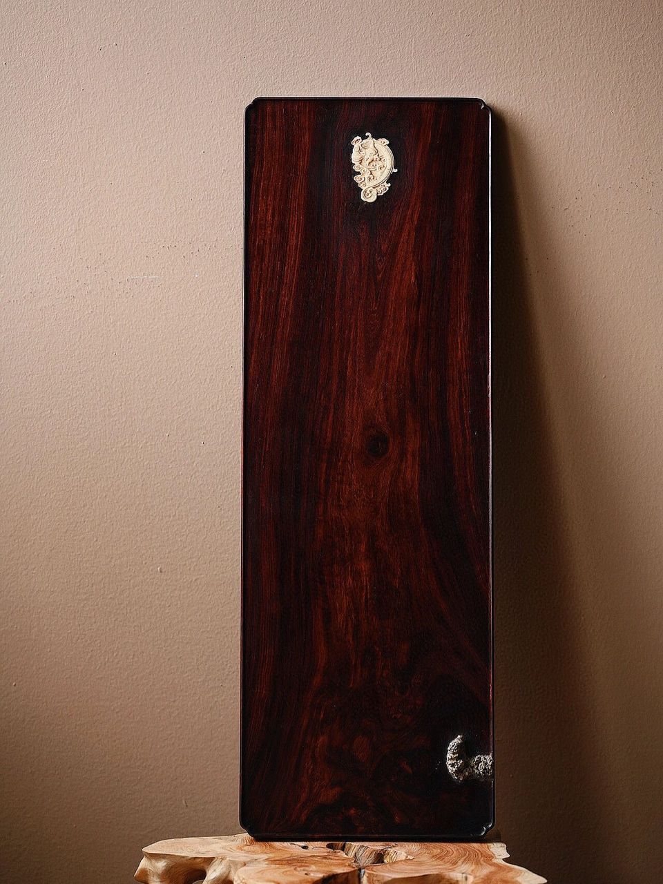 小叶紫檀 | 干泡盘 独板制器,台面打磨平整,样式简静不喧,嵌鹿角螭龙