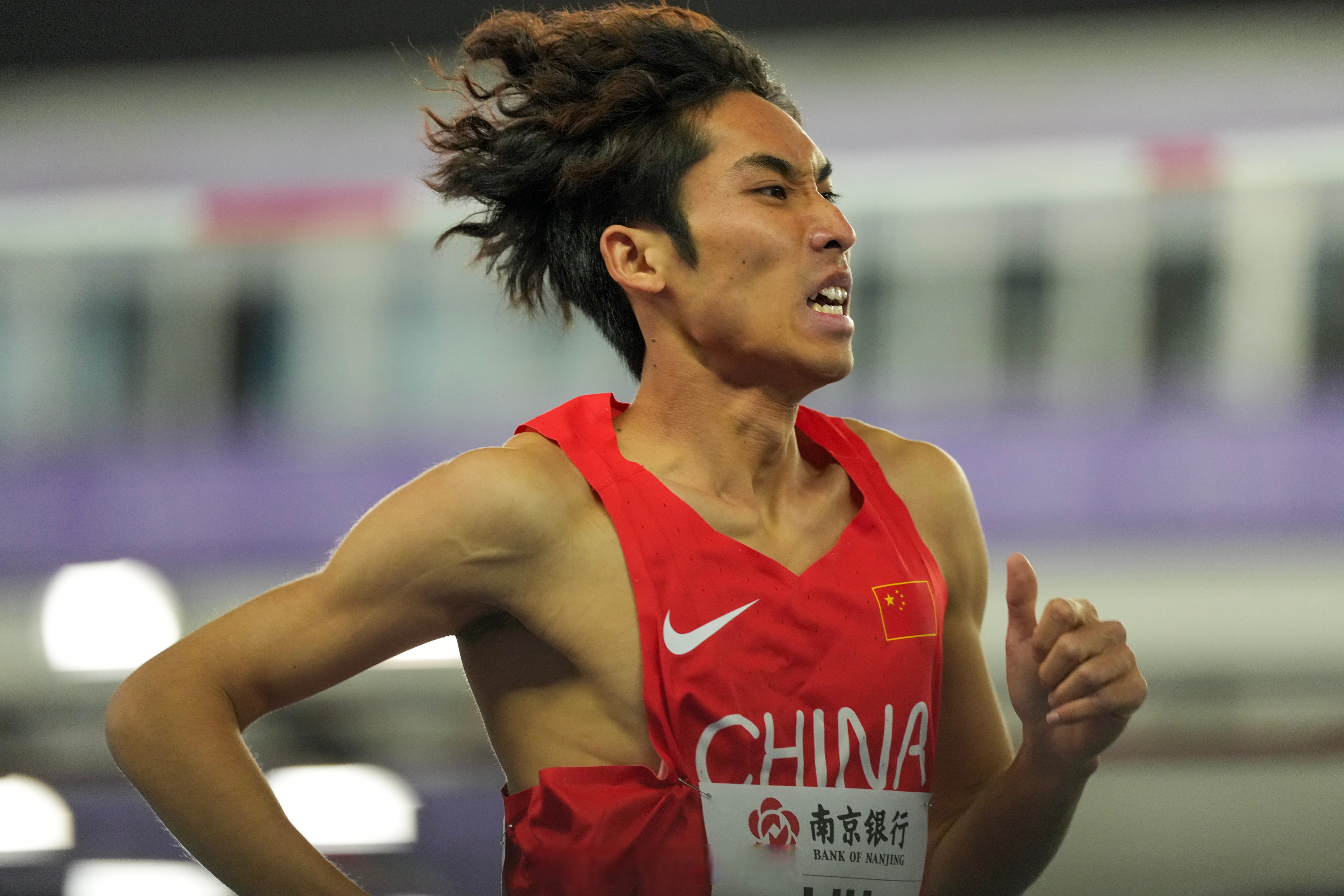 南京世界田联室内田径锦标赛# 男子1500米预赛,广西名将刘德助给鲻3
