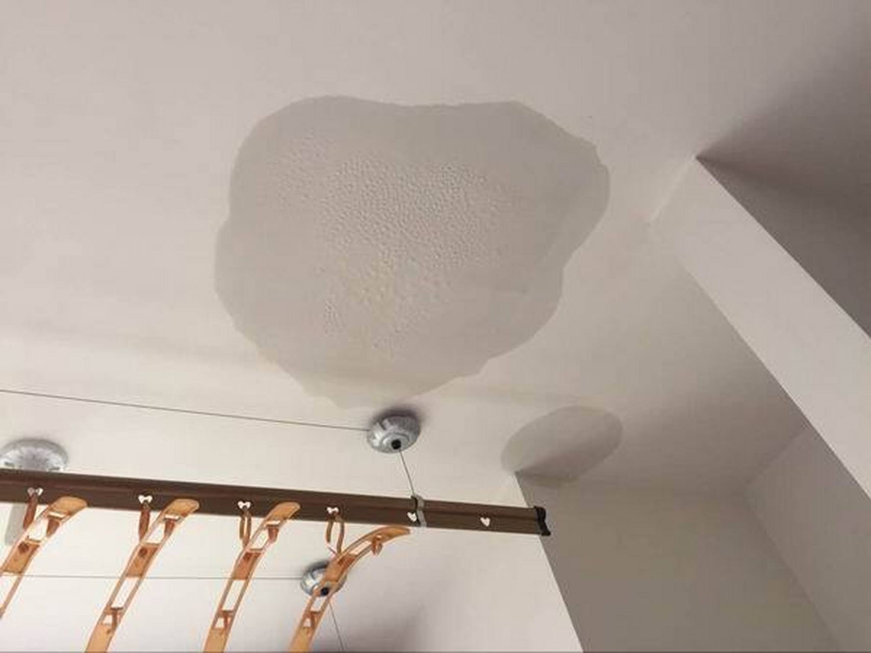 看完不求人 卫生间顶出现漏水情况能很及时的发现,也能及时维修避免