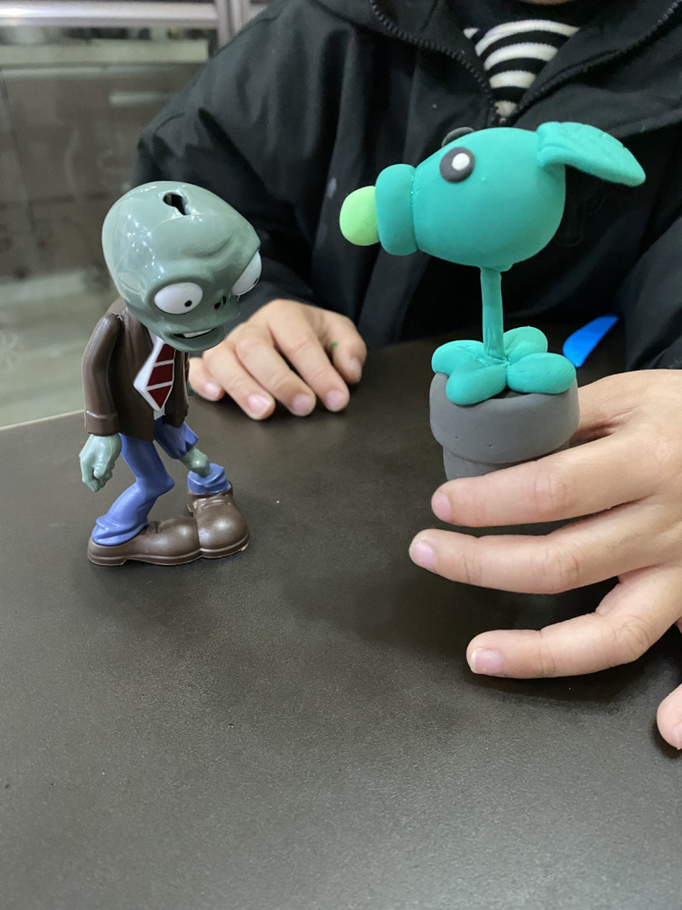 豌豆射手粘土       豌豆射手发射炮弹啦