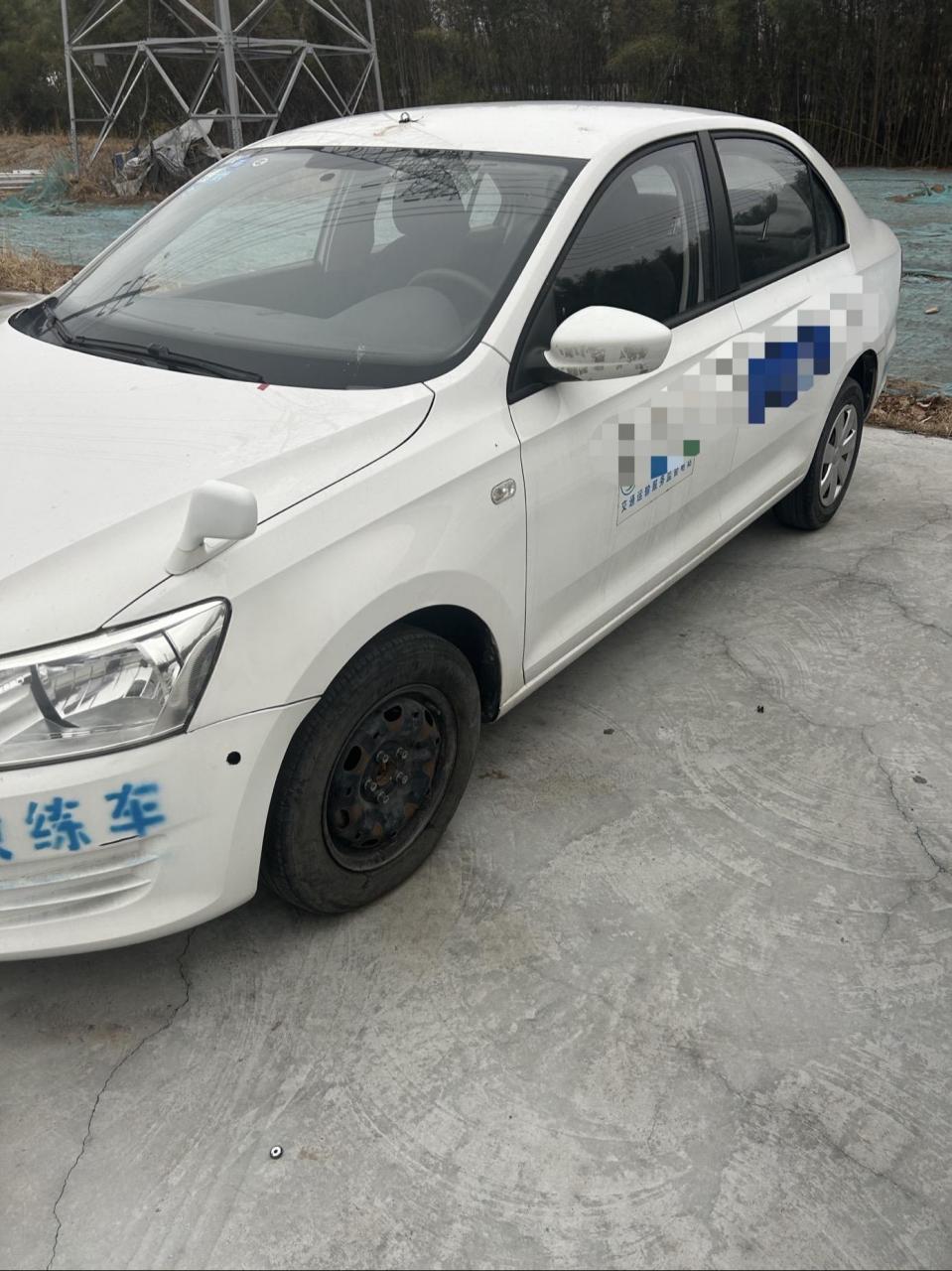 1617年手动桑塔纳教练车