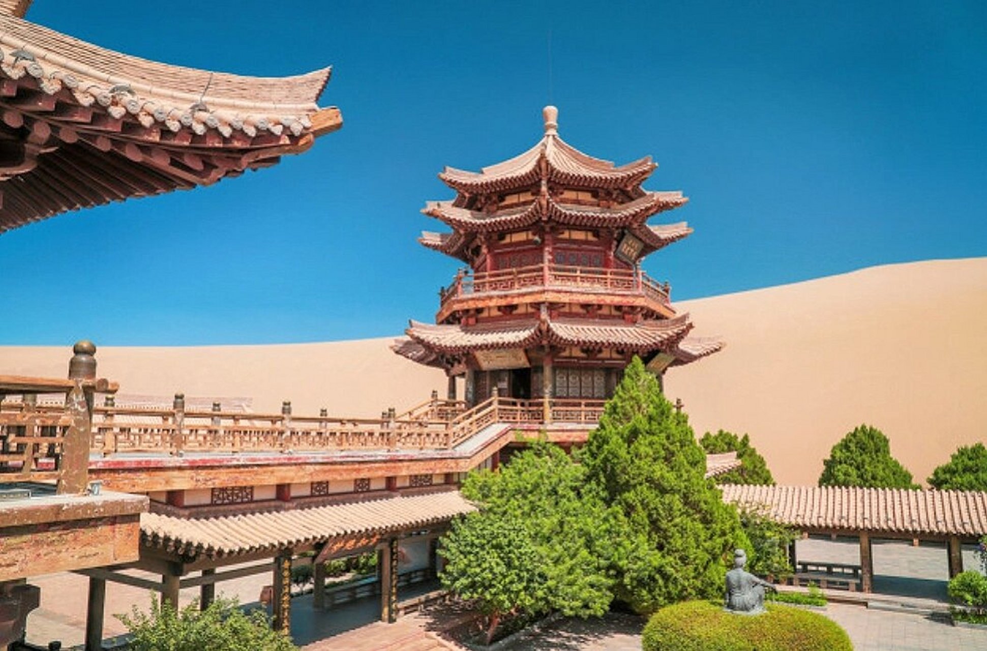 "千佛洞"          	 91 中国莫高窟又称"千佛洞",位于甘肃河西走廊