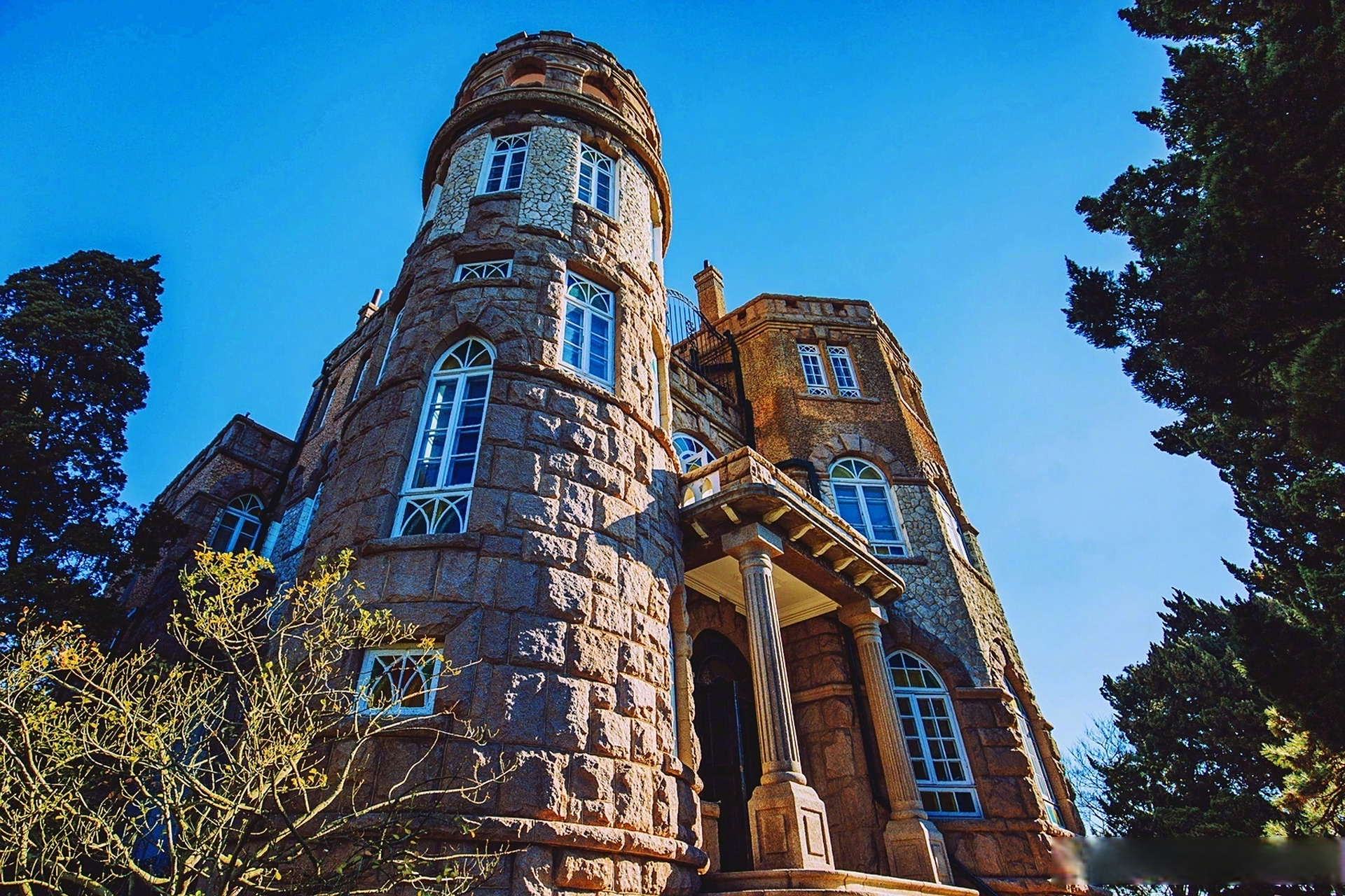 最in山东打卡地#  【青岛·花石楼】 背靠八大关,面临第二海水浴场的