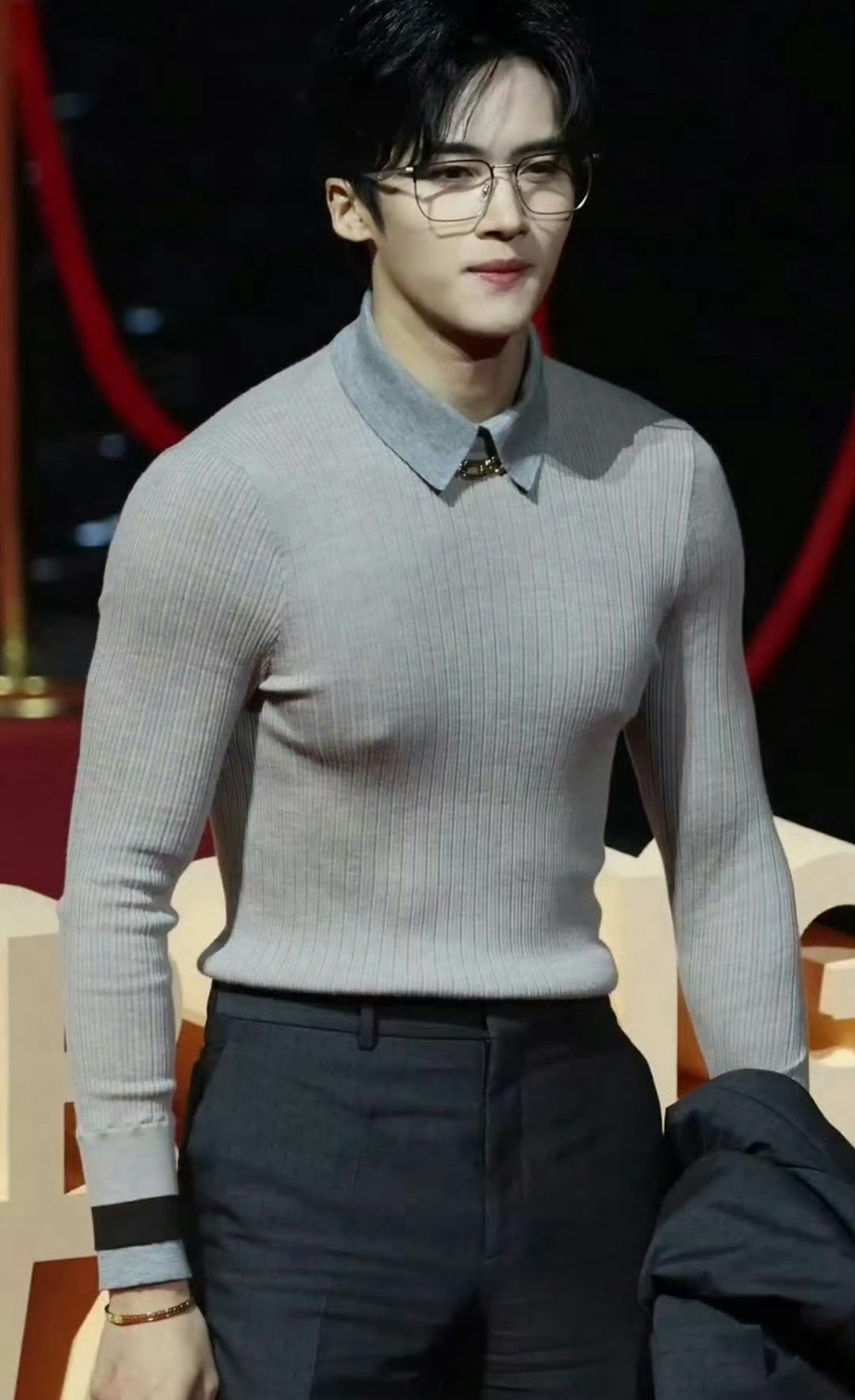 这个人真的很大,这胸肌大家能get吗?