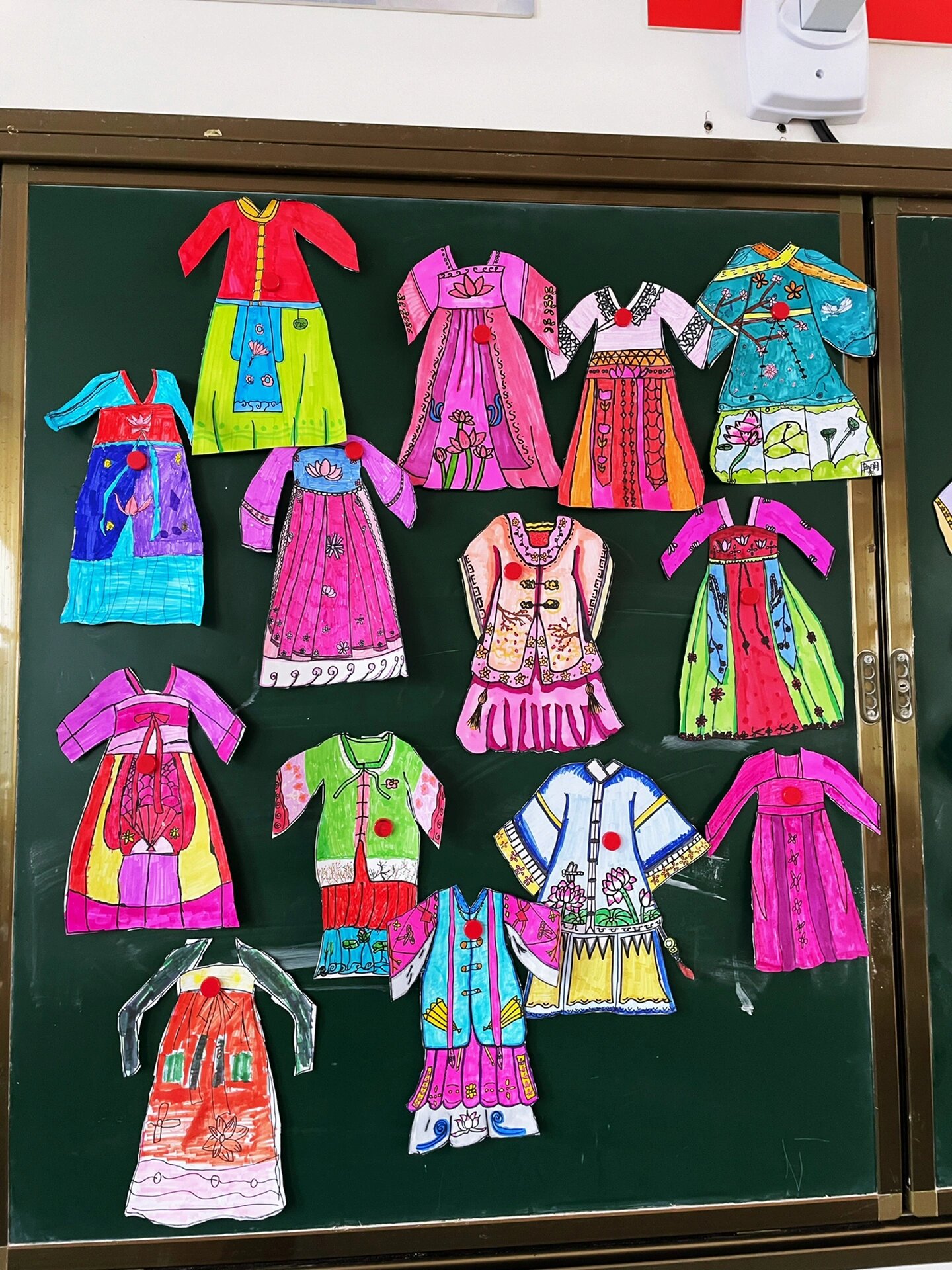 五年级彩云衣-汉服设计 变装汉服设计,孩子们还是挺喜欢的.