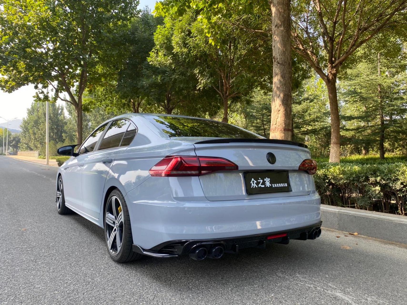 分享一波新宝来改装案例,全国首台白色渐变灰宝来改色