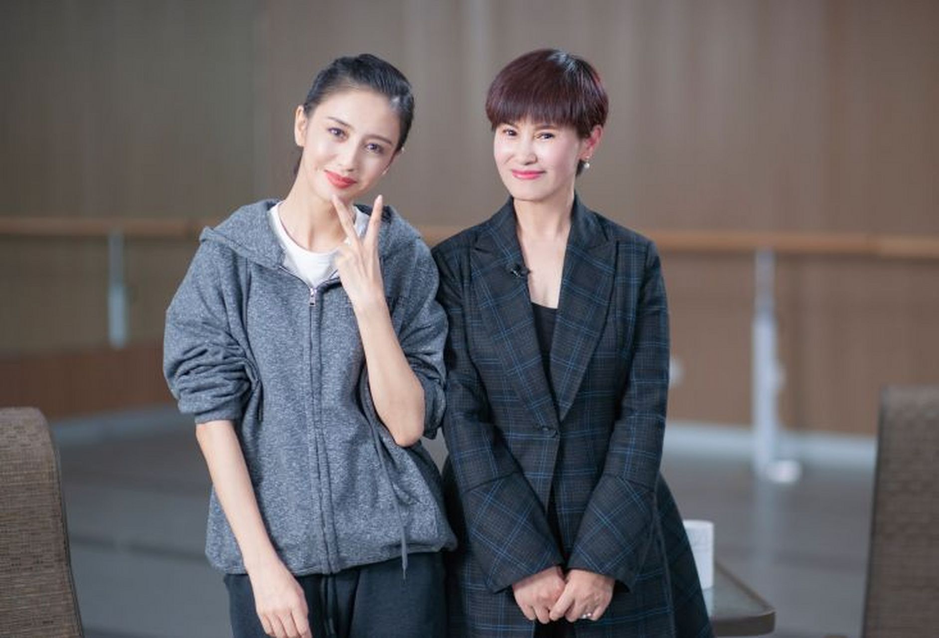 佟丽娅 x #星月对话#  秋天的第一份祝福送给美丽的@佟丽娅 ,如夏