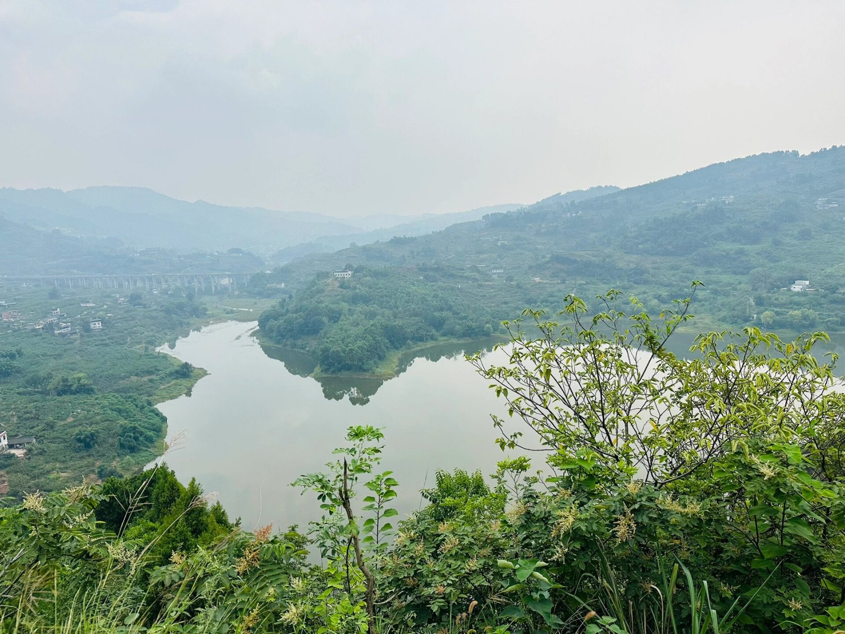 宝狮湖环线,小众徒步路线 龙泉宝狮湖环线,走的人好像不多,沿湖走的那