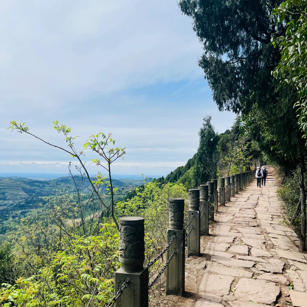 成都附近一日游 (金堂淮口云顶山) 爬山 洗肺 开车可以直接上去 全是