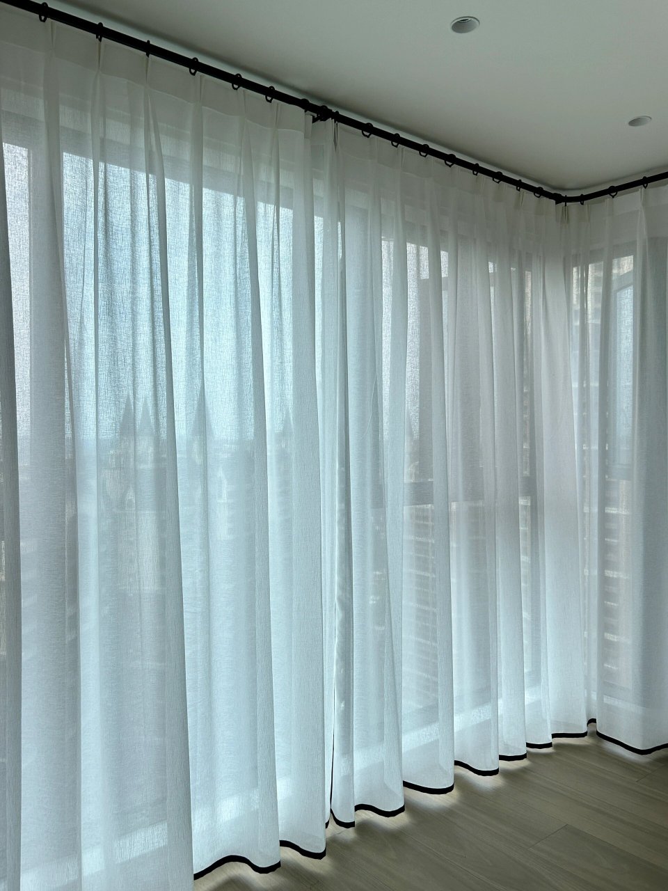 88元的罗马杆能转弯啦,家里有拐角的窗帘一 定要知道❗️ - 🍃