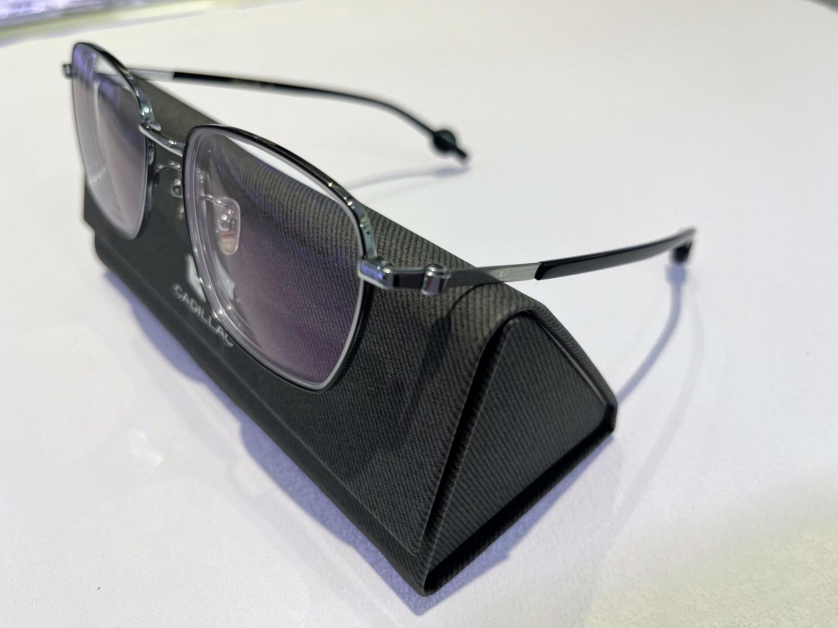 原来凯迪拉克还有眼镜?