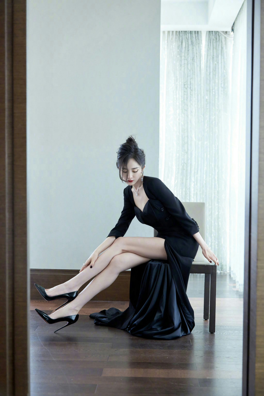 幂姐这么多年一直在顶流,原因很简单,自律 努力 低调 还有美