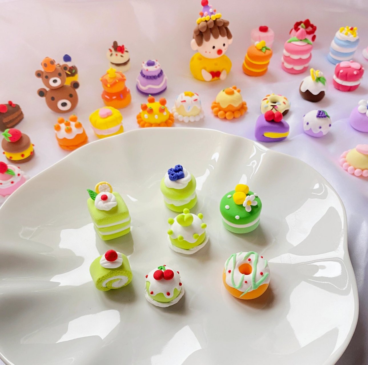 粘土小蛋糕点心 做了好多迷你小蛋糕,各种口味看着就想吃掉?