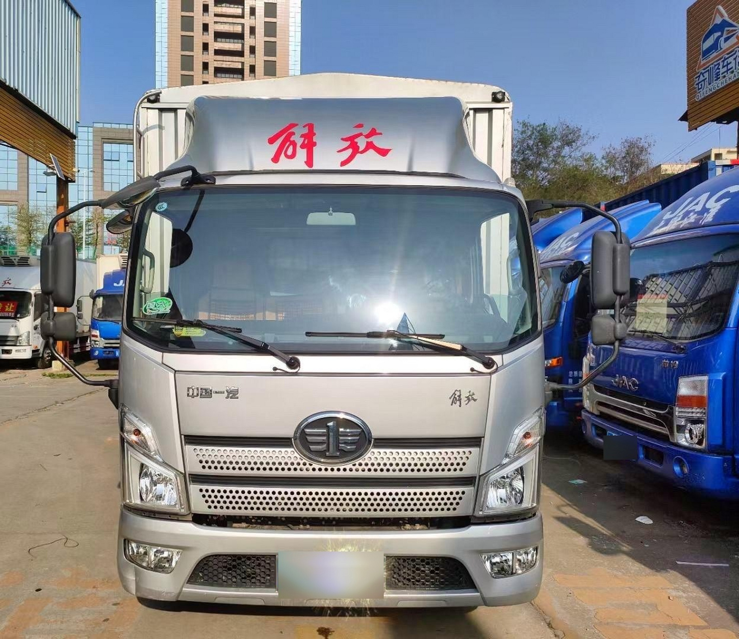 超宽体重载绝版高栏车型到店:2022年7月上牌,《中国一汽解放领途》