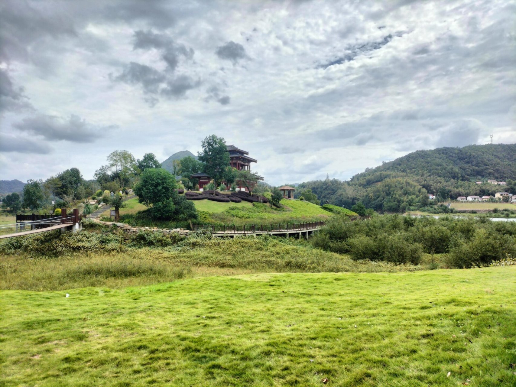 屋脊山7215 1    霍山屋脊山7215简单打卡,中午的时候爬的,没