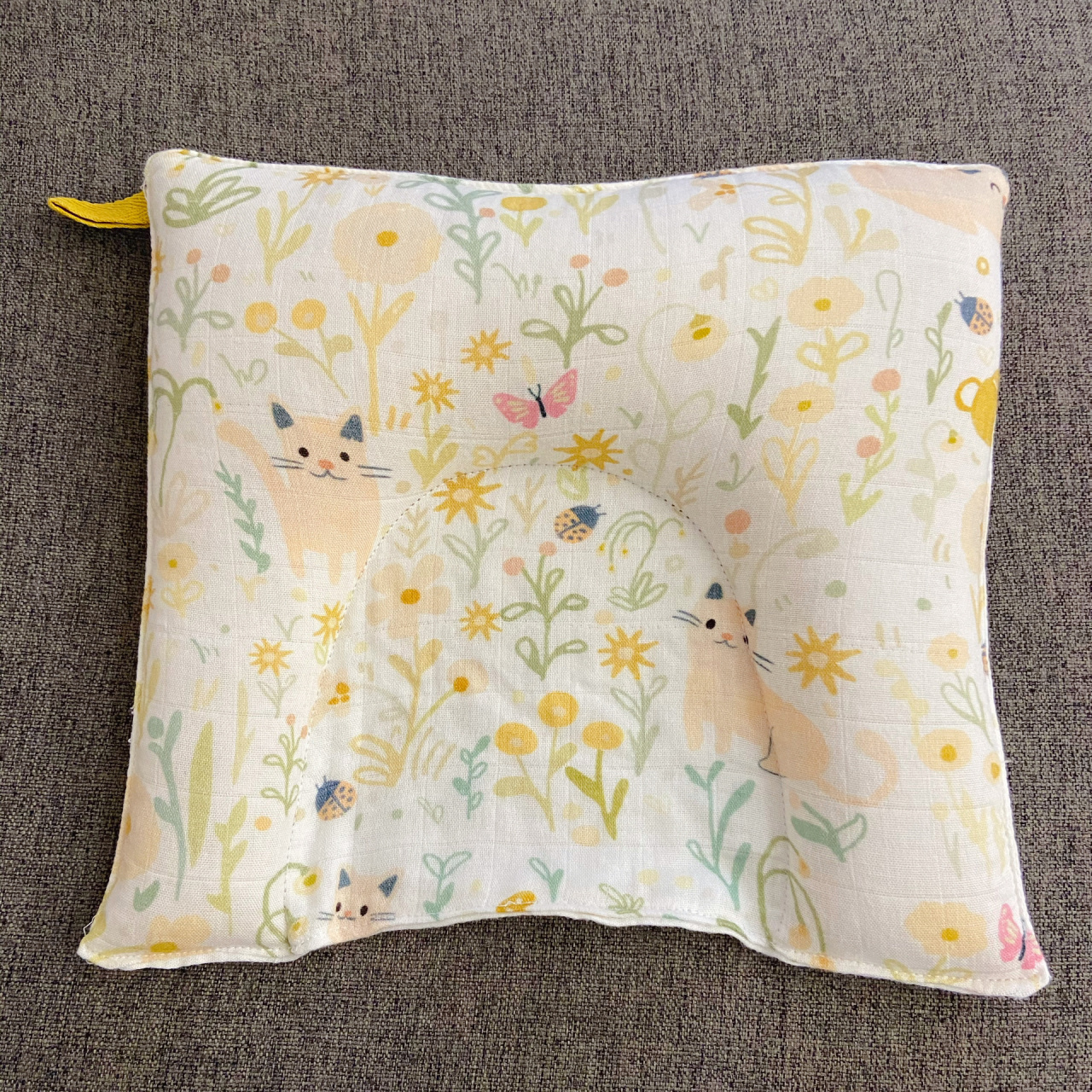 自制定型枕7915米枕头 目前月子中,宝宝基本上都是左右侧睡,现在