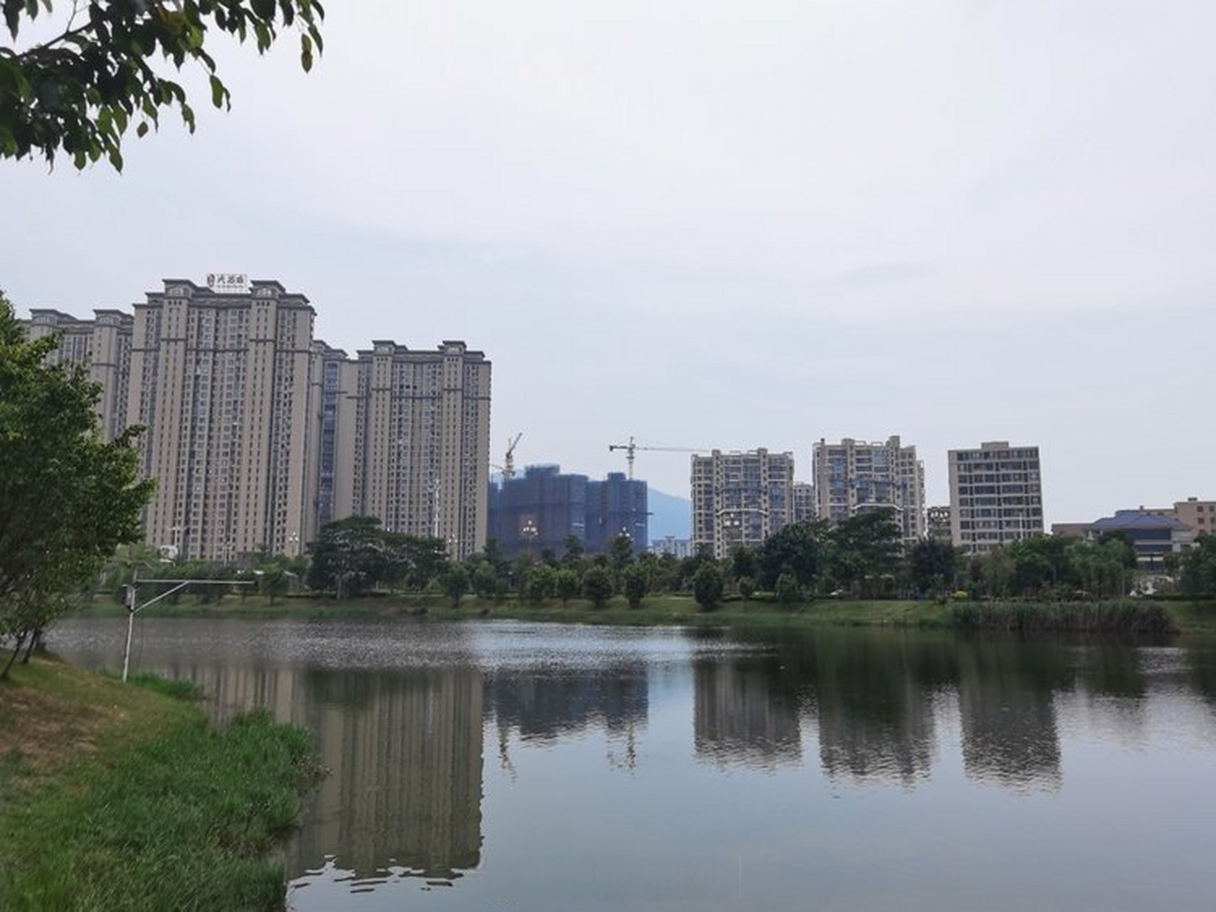 近日,长乐区金峰镇执法人员在首峰村巡逻时发现一宗未经审批的违法