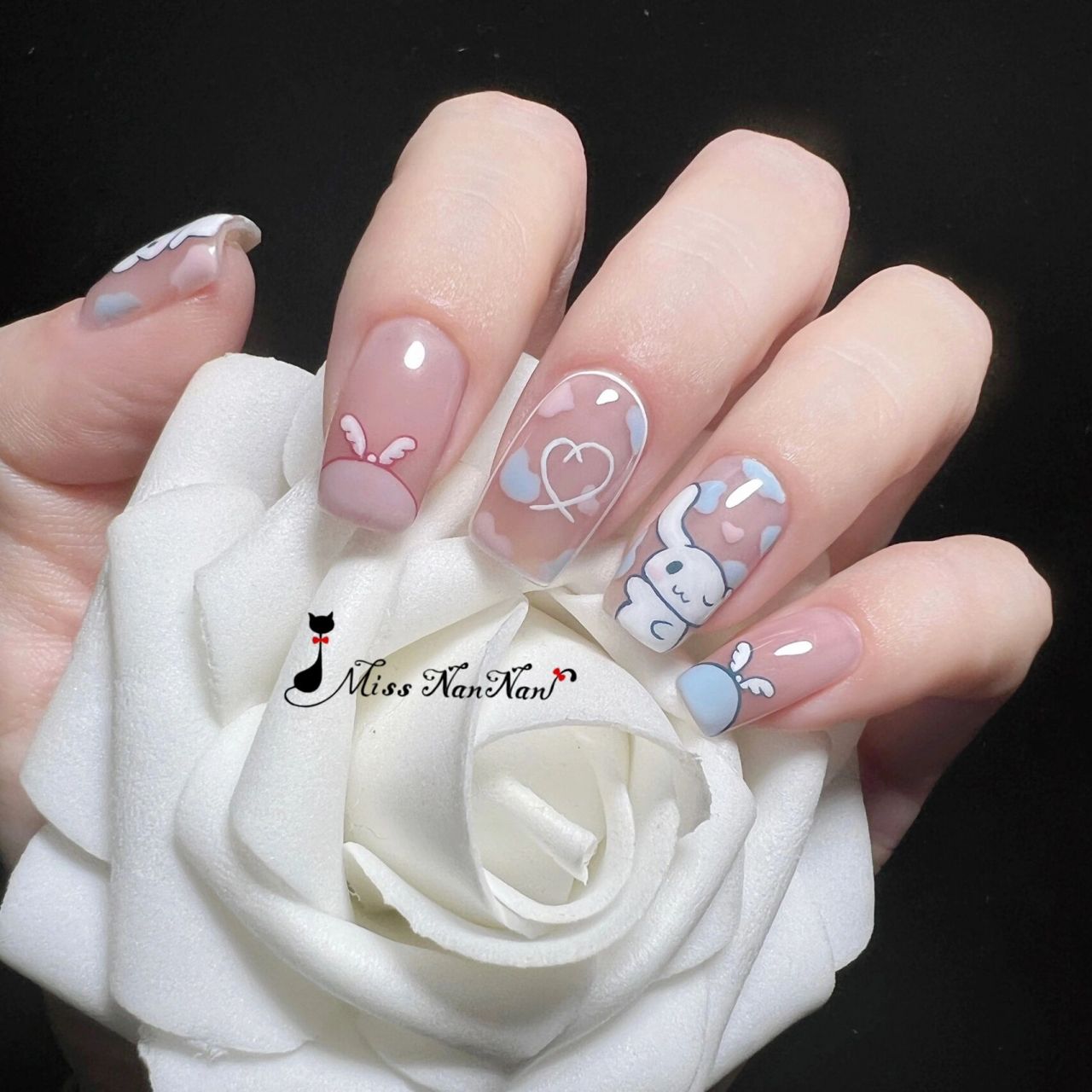 超适合夏日的可爱玉桂狗手绘美甲 上手图来啦,这次上手也是根据实际