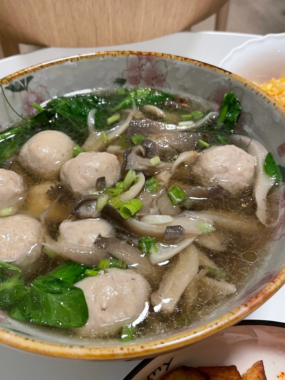 97鲜掉眉毛的平菇肉丸汤,小白也能做 10分钟搞定,小白也能变大厨.