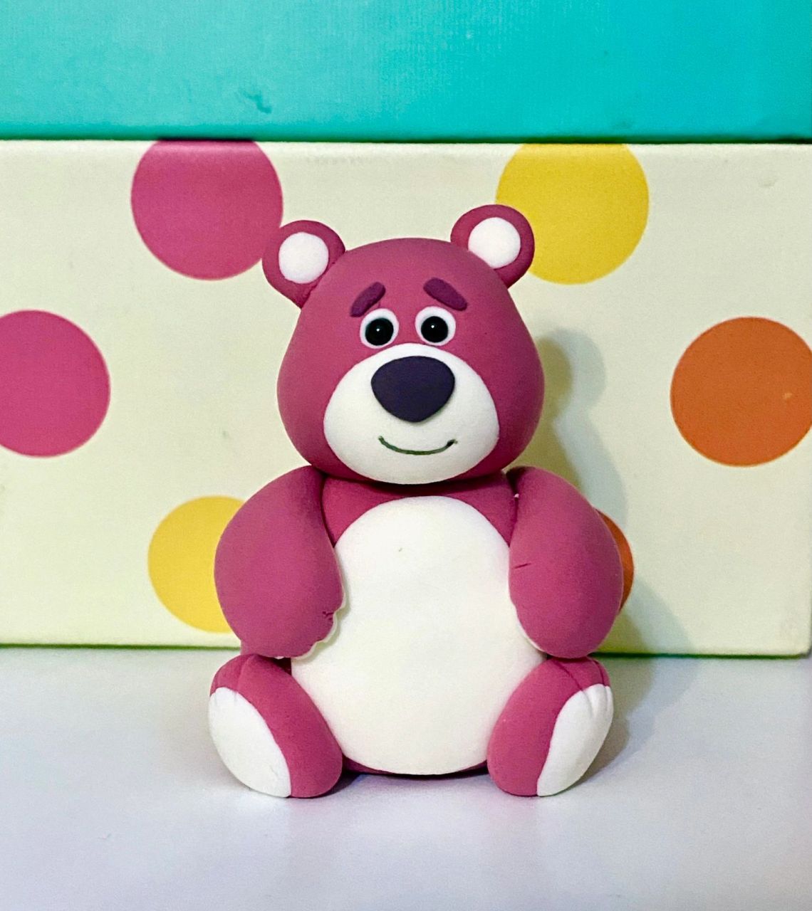 超轻粘土草莓熊 做这个的原因主要是………我不小心混了一大坨粉色