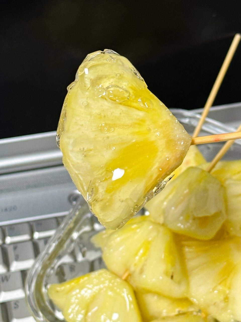 冰糖菠萝真的好好吃啊! 酸酸甜甜的!