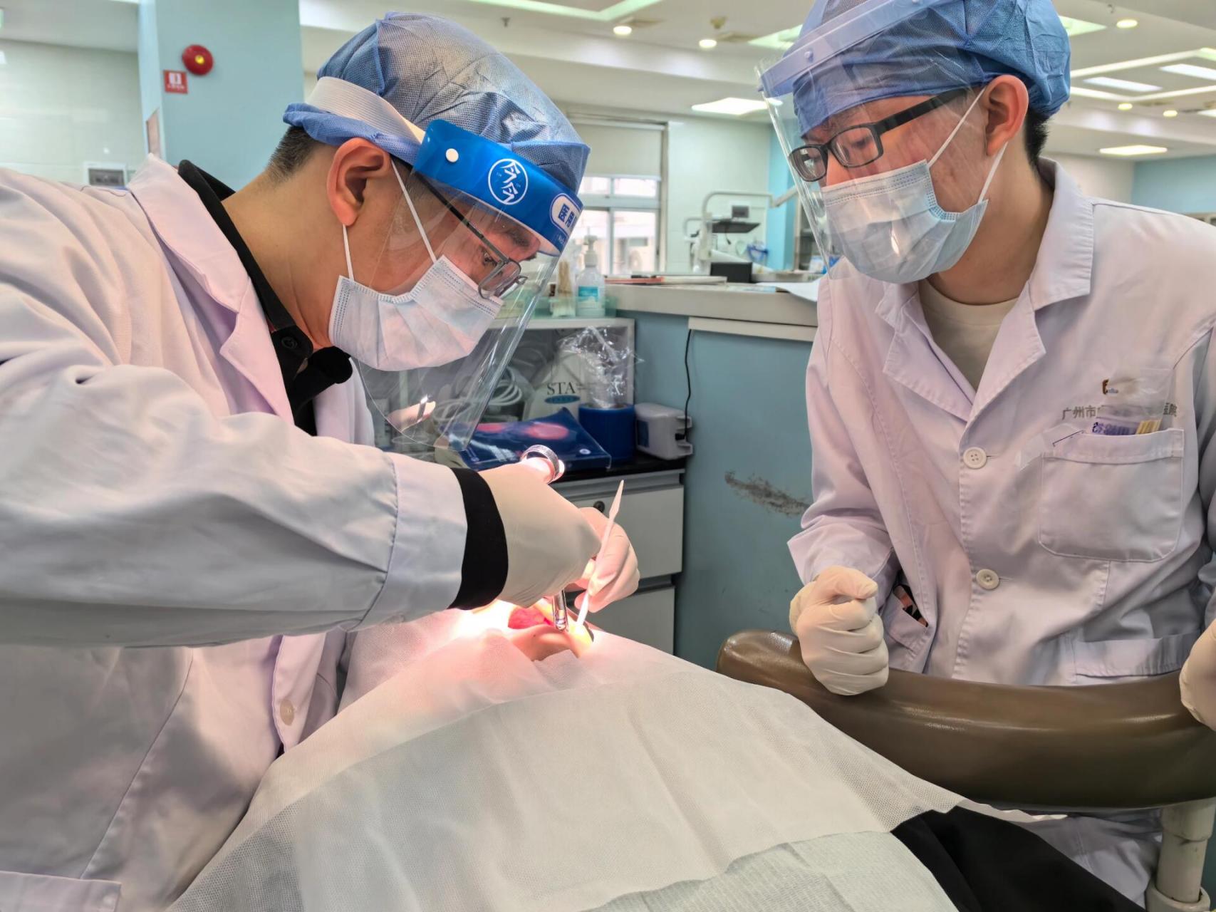 但是口腔医生打局麻药的那一针已经是让人很痛苦了 拔牙过程紧张焦虑