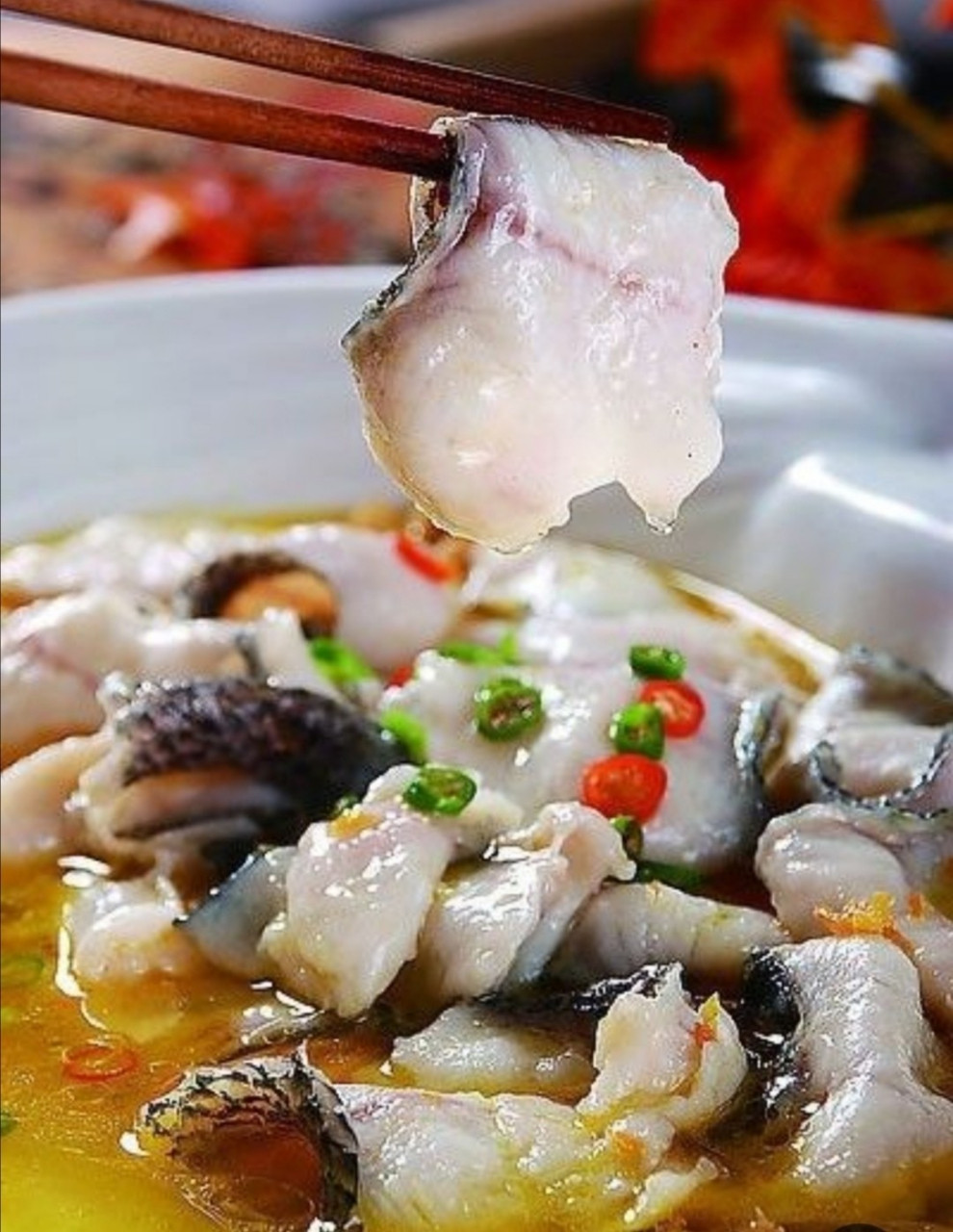 酸菜鱼做法 酸菜鱼也称为酸汤鱼,是一道源自重庆的经典菜品,以其特有