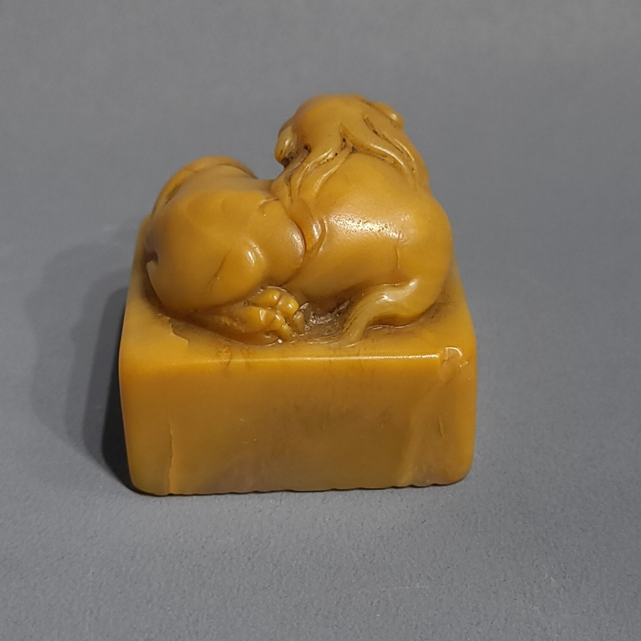 單名鄧琰,字石如,因避諱以字行,又字頑伯,號完白山人,完白山民,古浣