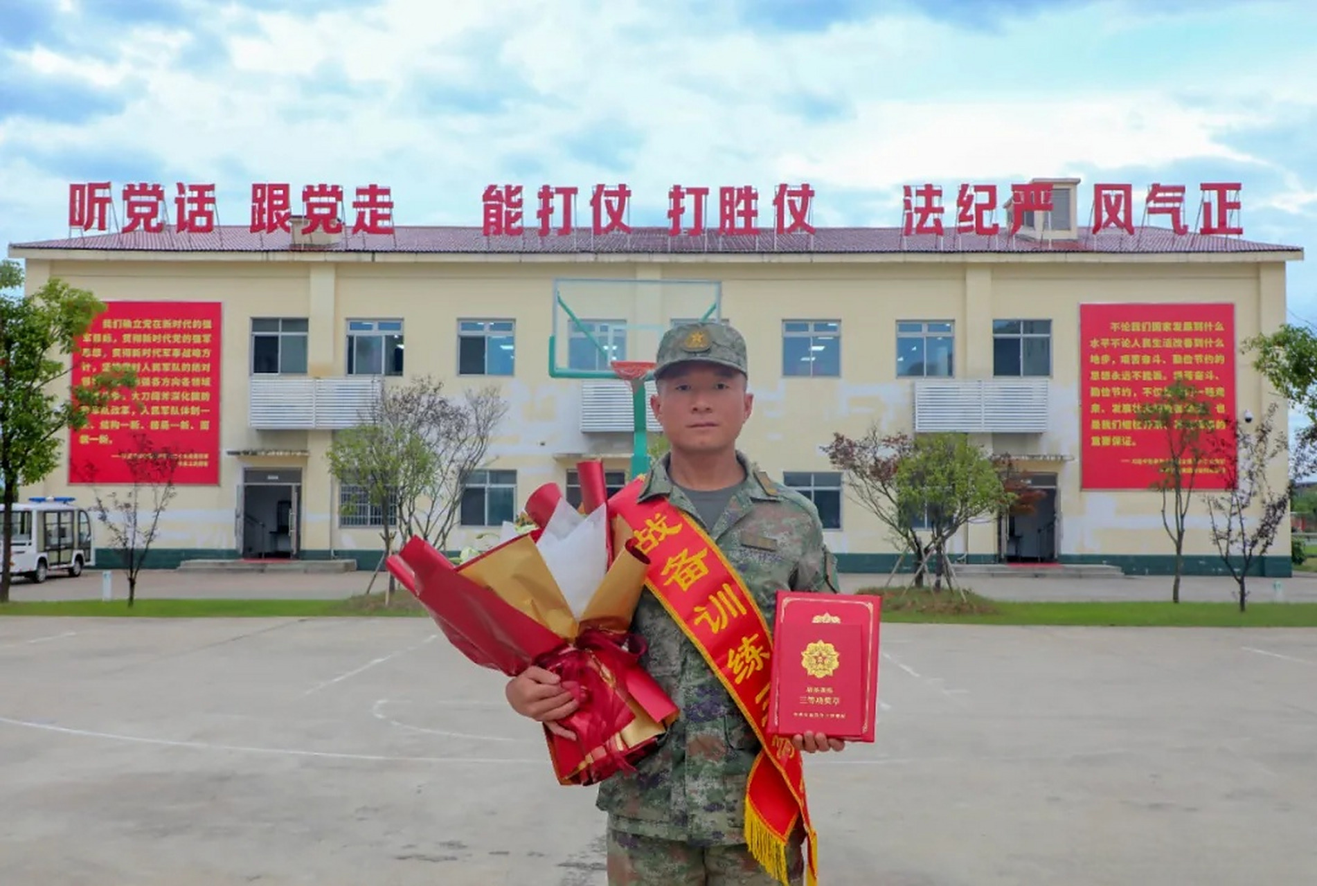 第72集团军某旅炊事班班长吕斌璋,连续四年参加旅开训动员比武均