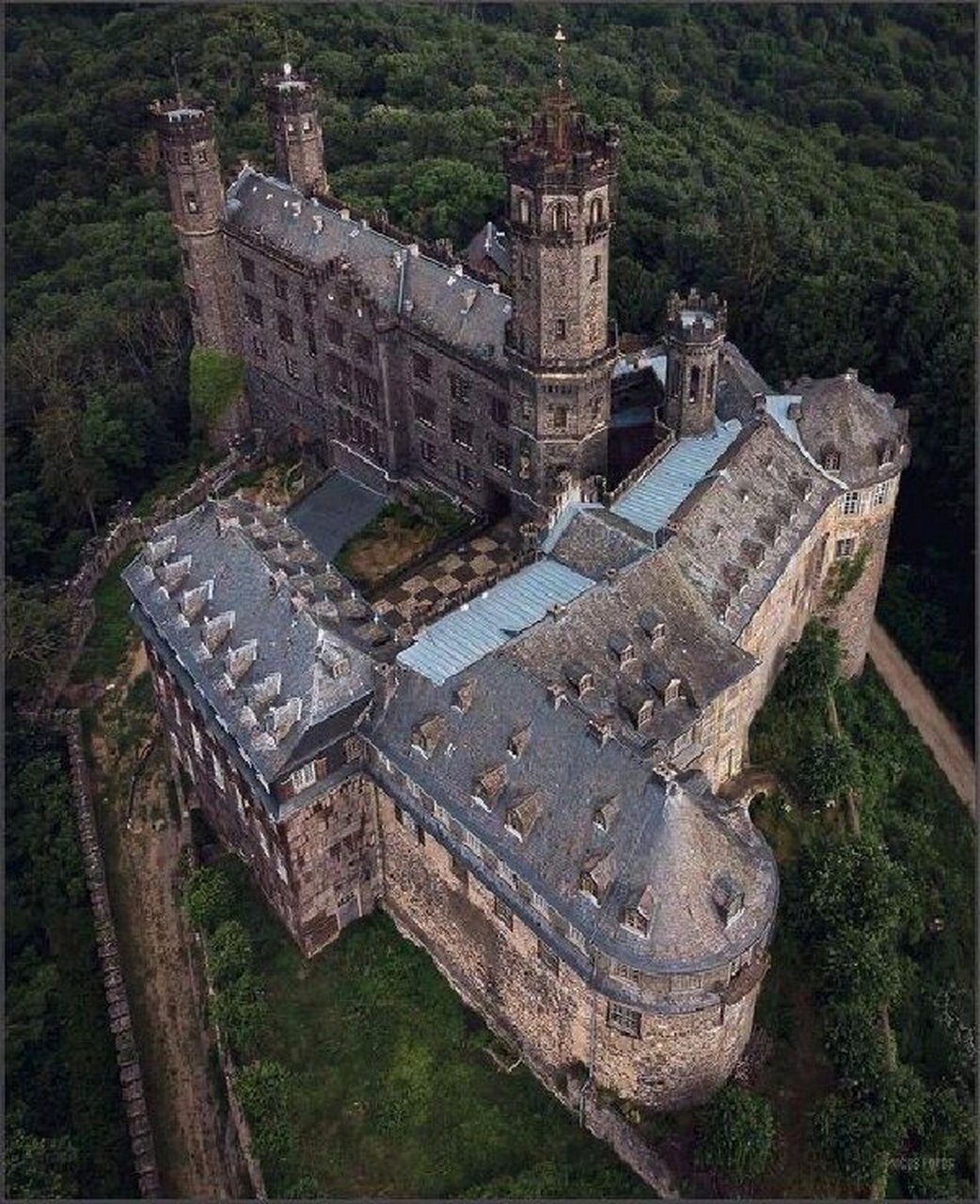 意大利城堡 皇氏古建築大全第33012:castle of san martino 在山顶上