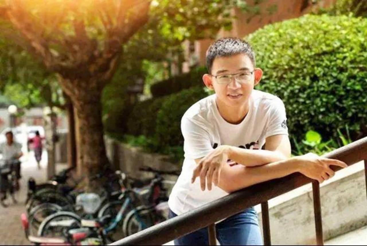 河北学霸刘嘉森高考成绩未出被"套路",接到北大电话:"签份合同,可以