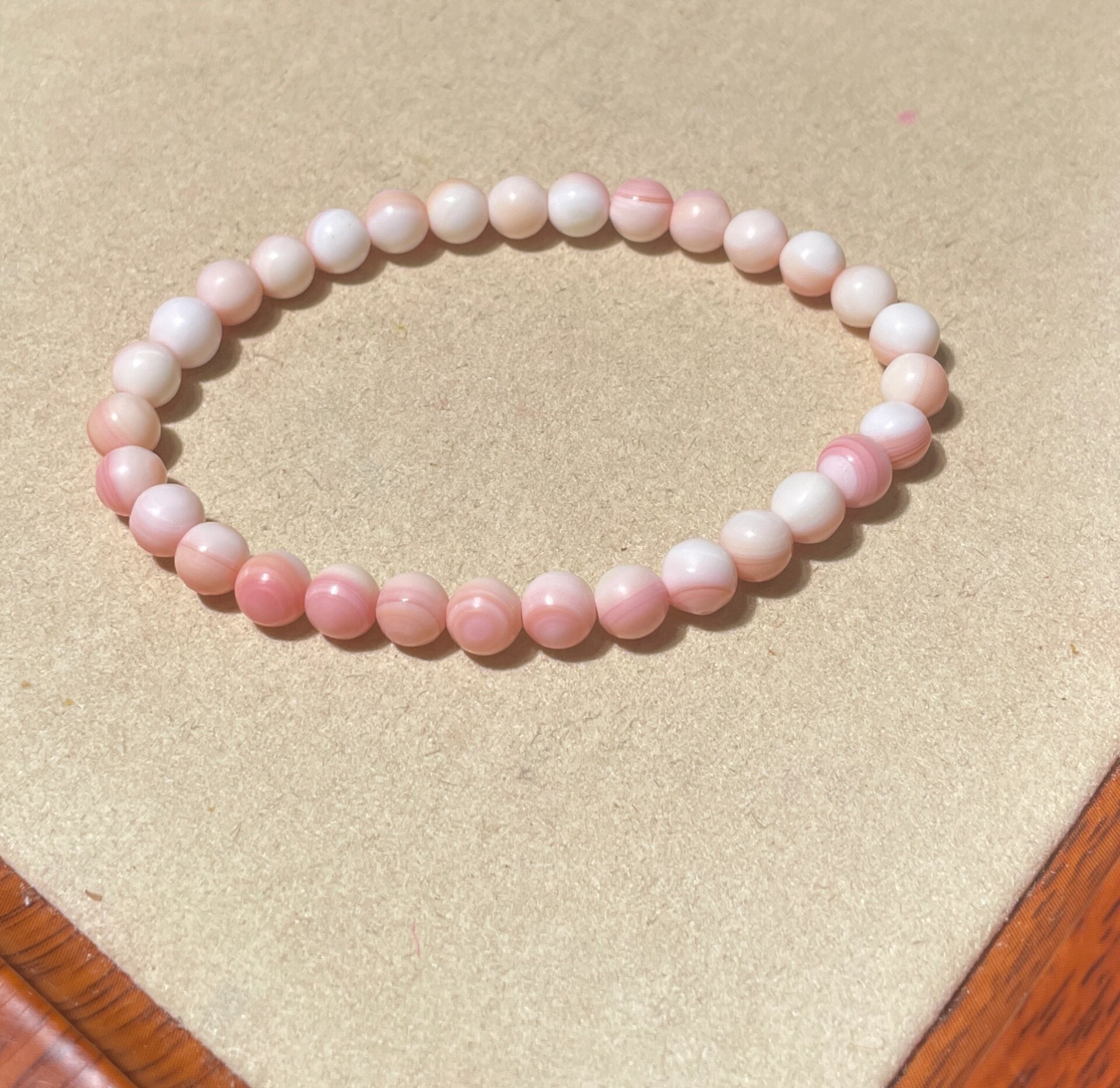 天然女王贝手串 淡妆与浓妆的对比?