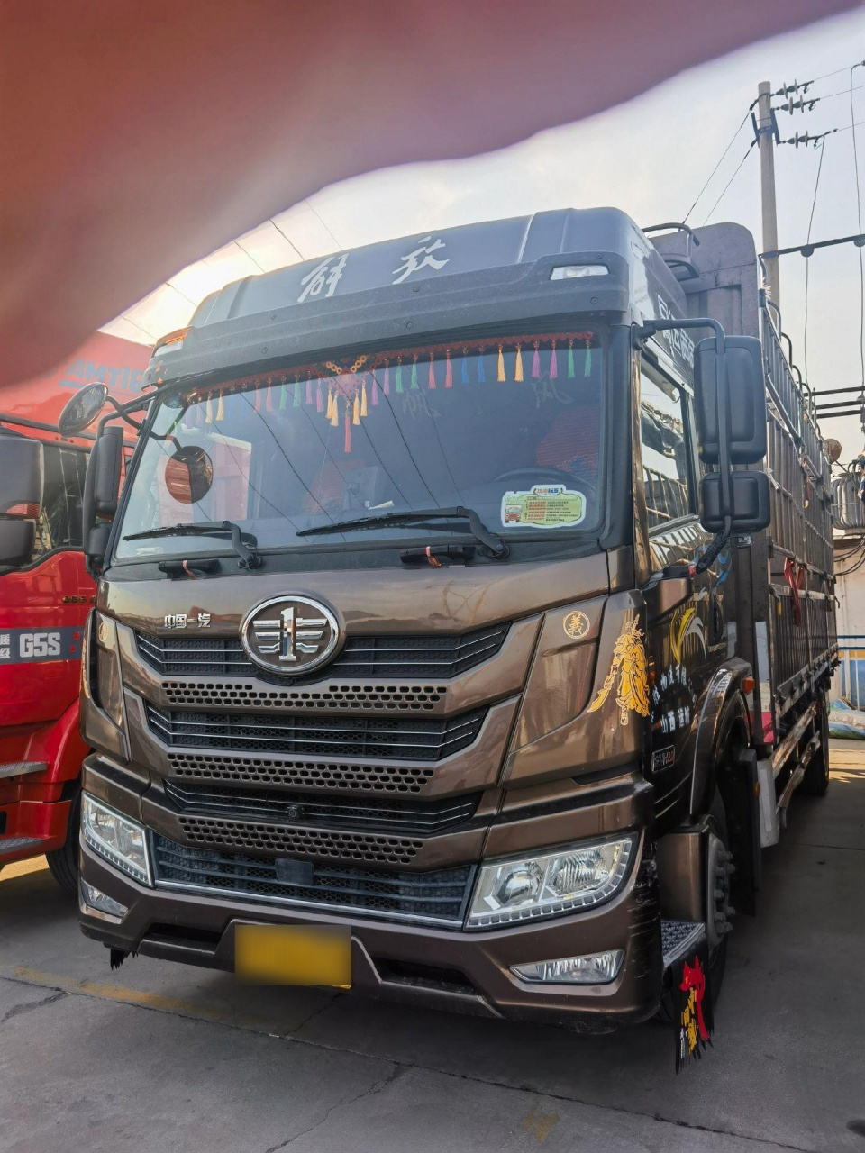 出售21年3月  解放(龙vh～240马力)6米8高栏车,全车原版原漆,赎马大箱