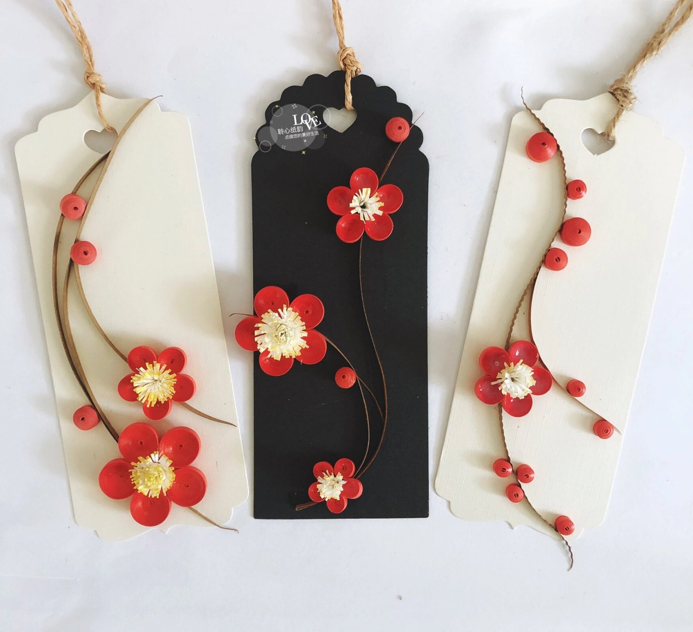 梅花的给人的印象是坚强 ,高雅 总在寒冬开放,不畏惧严寒,一枝独秀