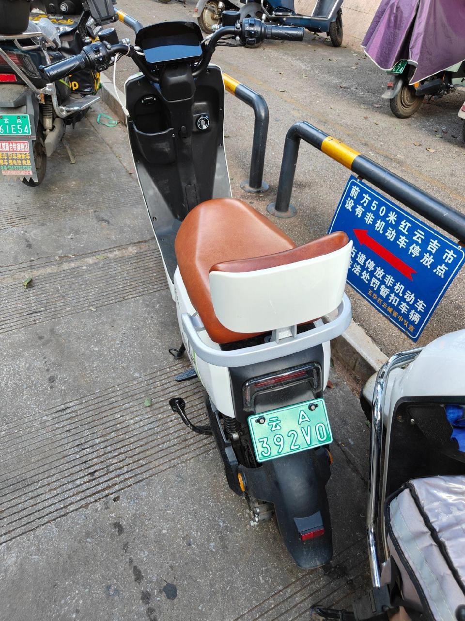 急出售2个月自由派电动车带72/55锂电池