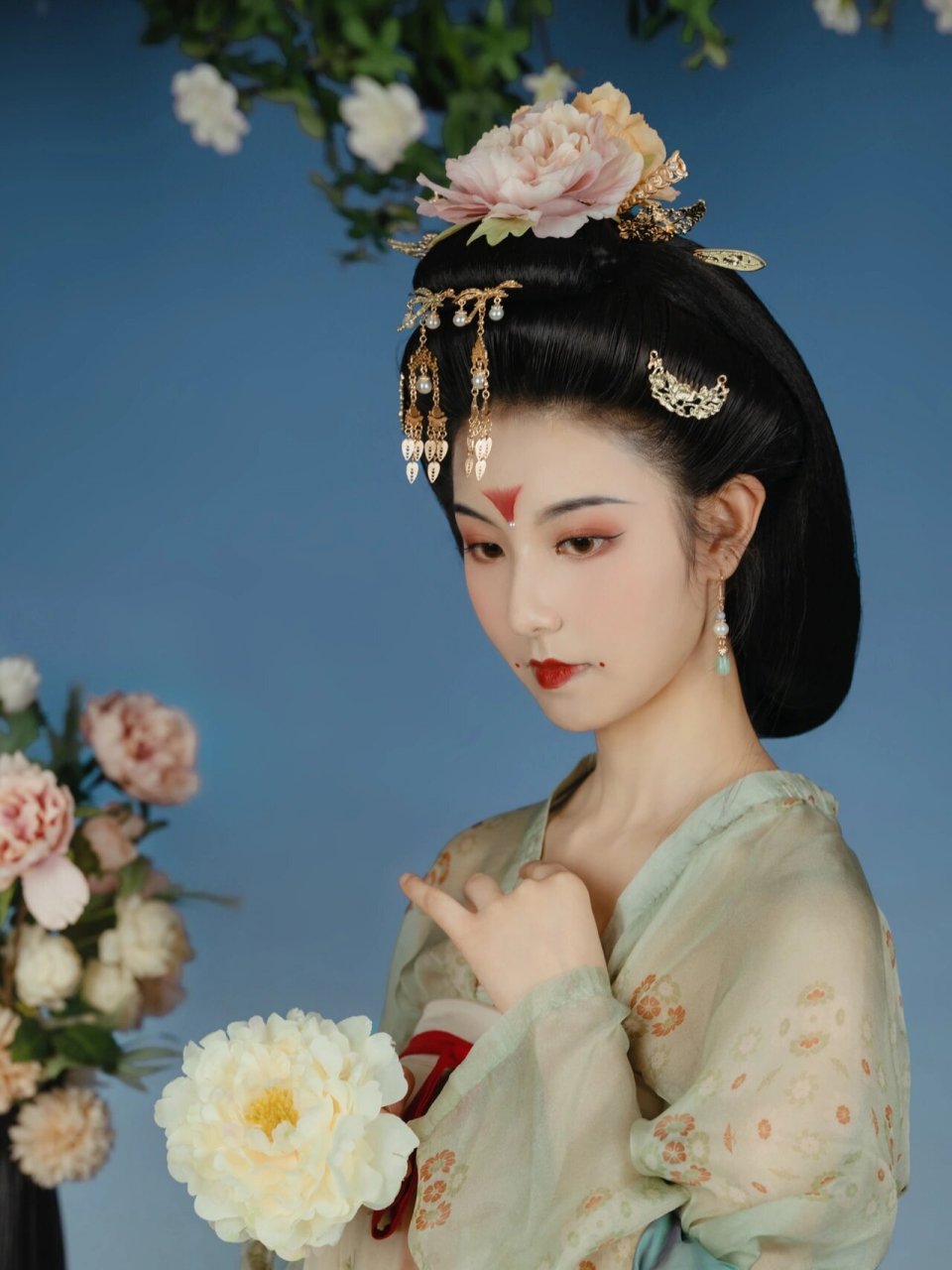 唐代美人图鉴|恰似人间富贵花 "云想衣裳花想容,春