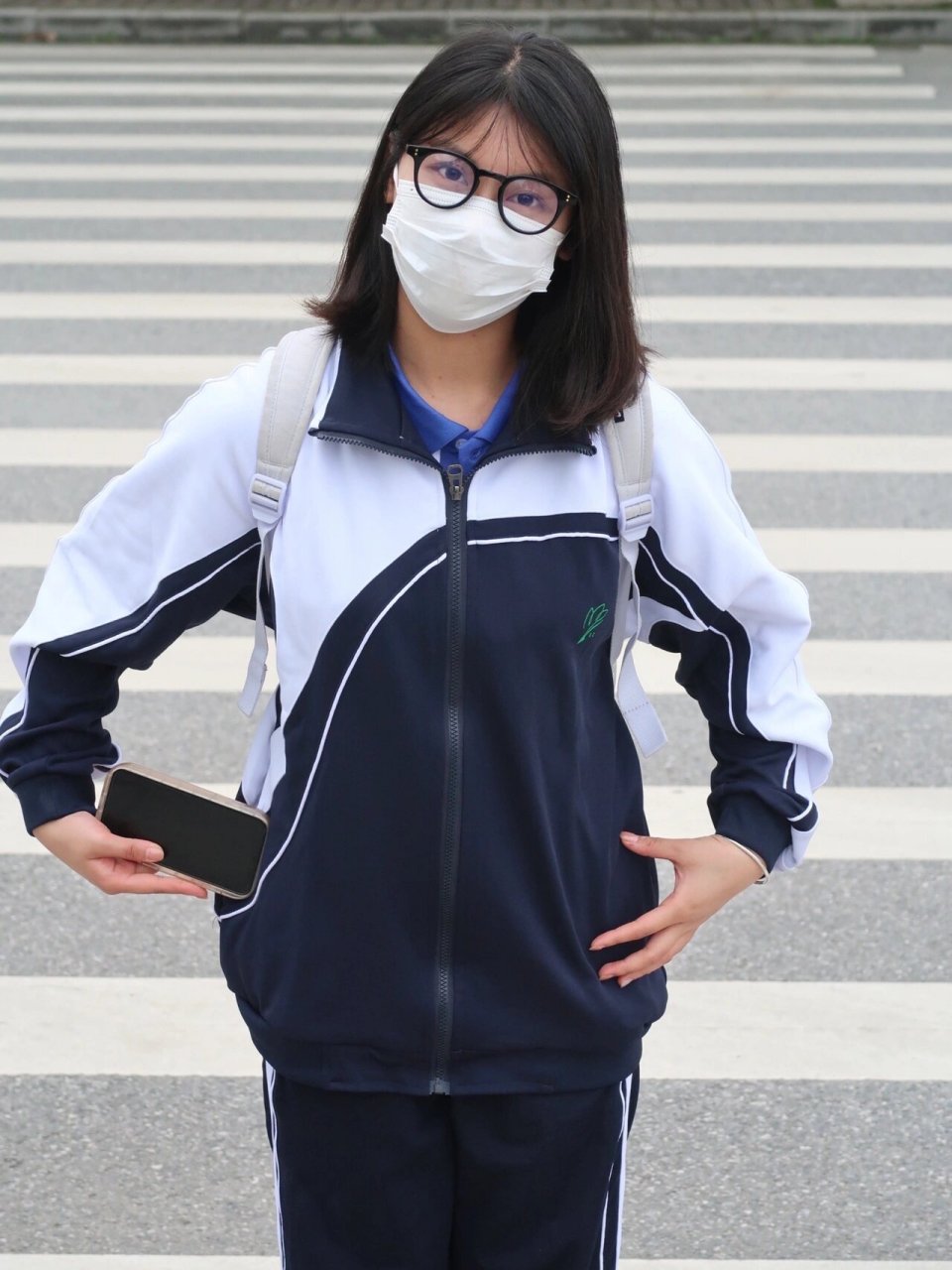 校服 |少年感 | 文案 "下课了要不要一起去小卖部" "少年不惧岁月长