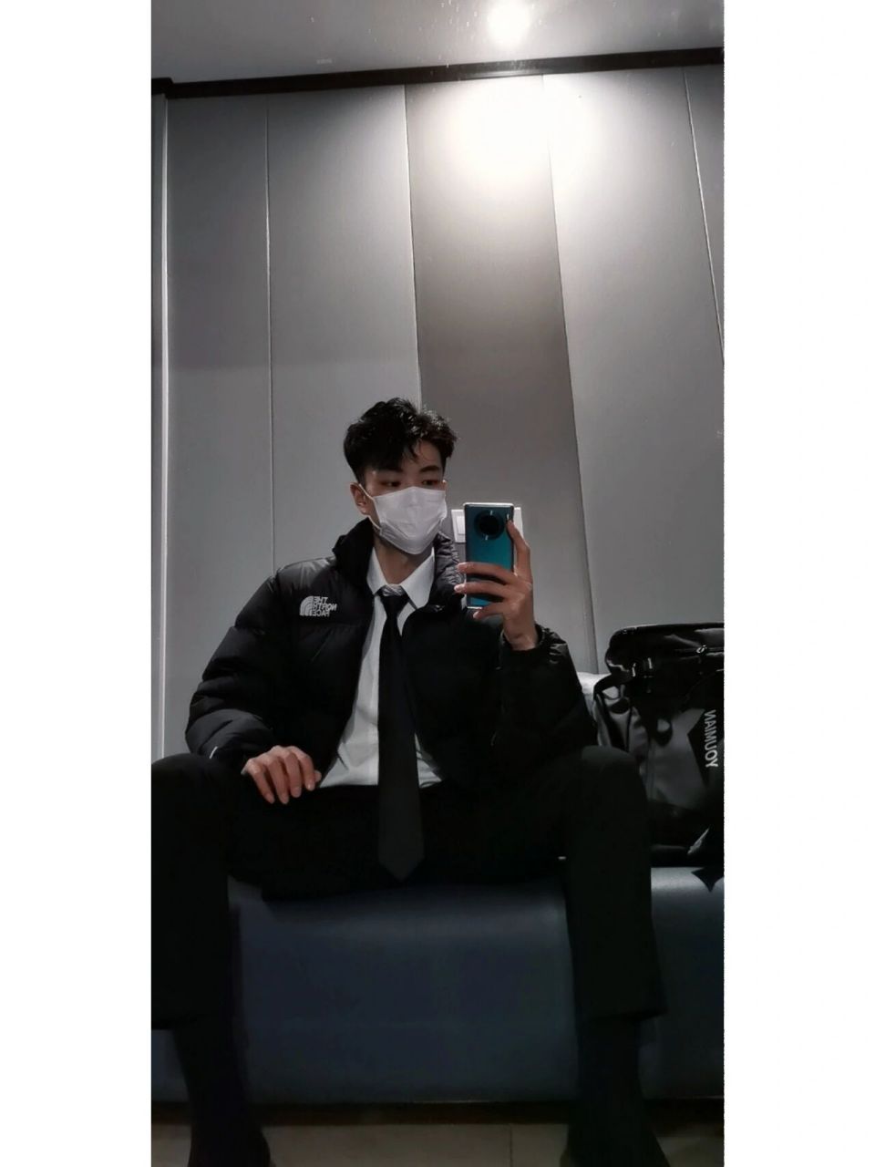 因为李成宇的正装,搞得我这一直在看正装, 第一次穿正装感觉还行,就是