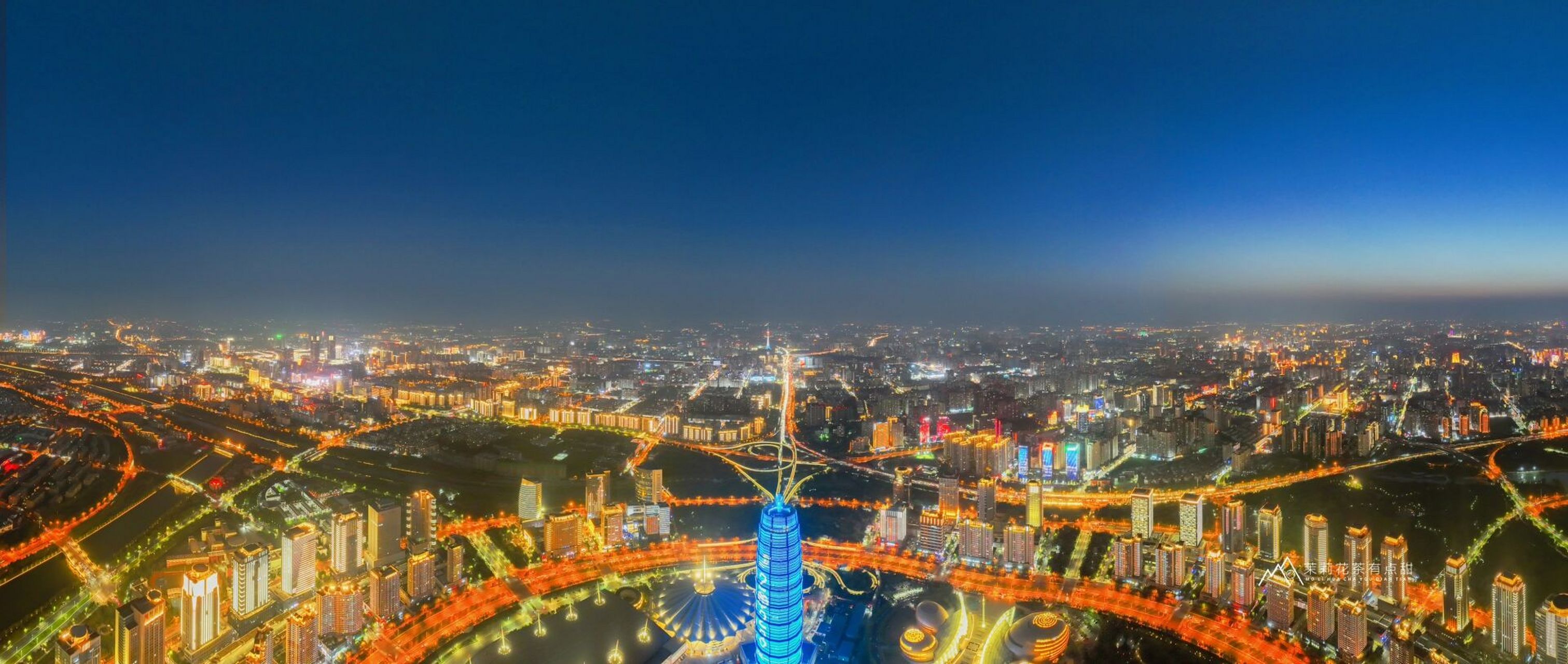 「郑州·cbd」 往左滑,看最美郑州cbd夜景和全景～ 我说这是河南夜景