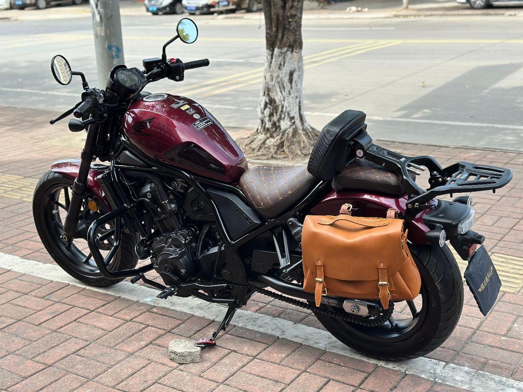 2022年9月上牌大贸本田cm1100 mt版手动挡,3000多公里准新车, 加装护