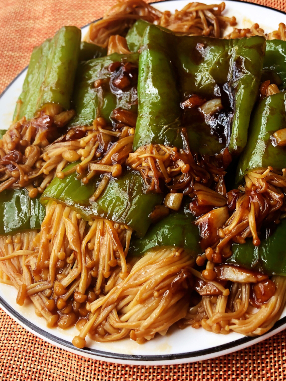 减脂菜～这个金针菇虎皮尖椒真的是正儿八经的下饭菜,做法还超级简单