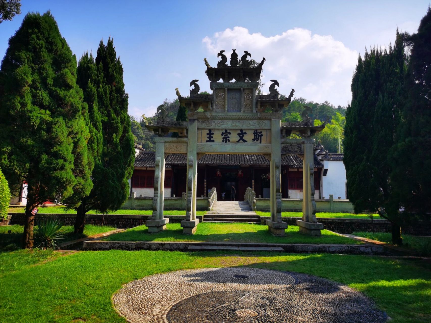 慕名到江西参观了鹅湖书院,此书院位于上饶市铅山县境内,在此曾有