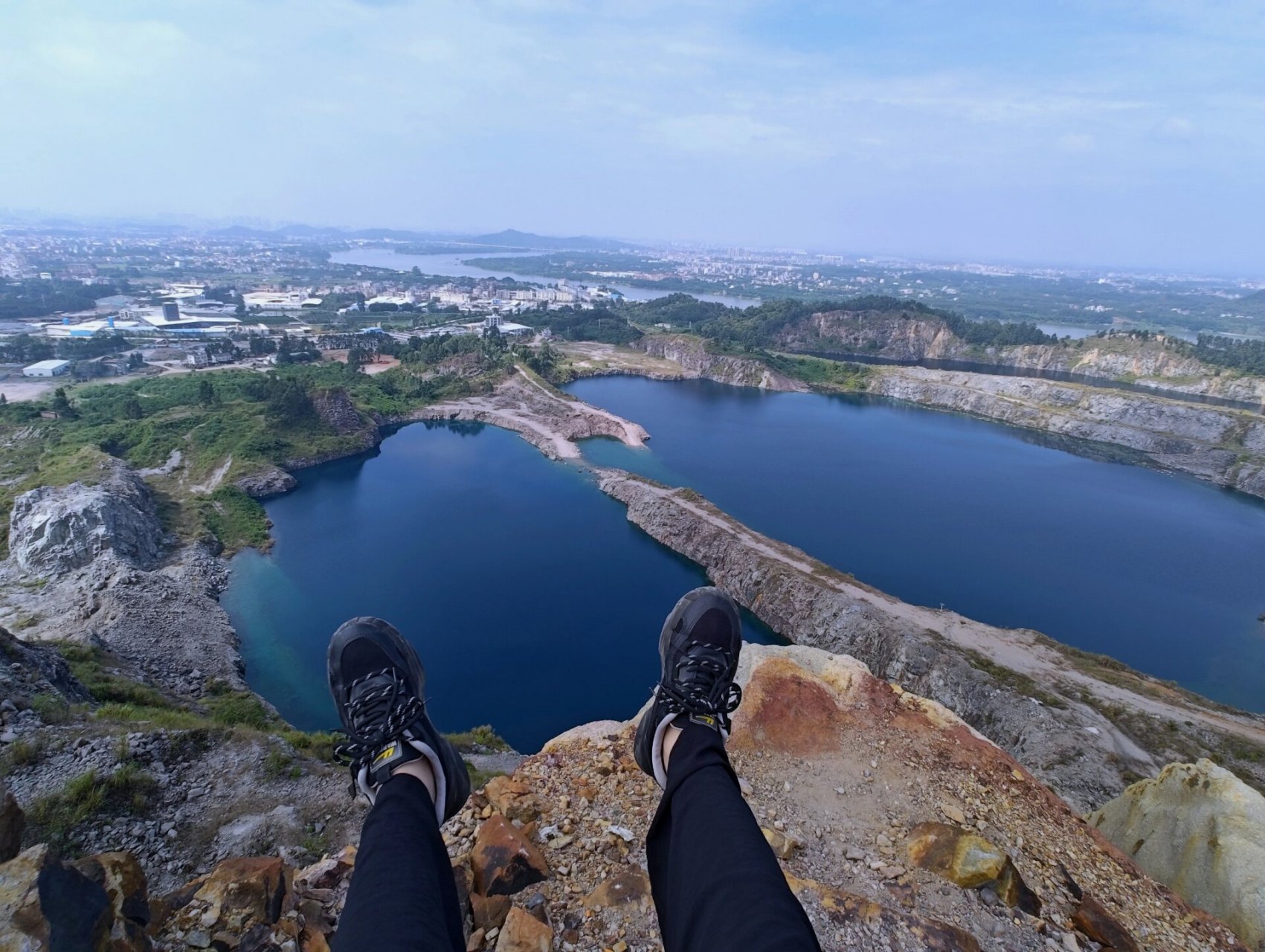 潼湖花果山 二进宫 过了遥遥土窑鸡 往前一直开就好 到了停车场会有人