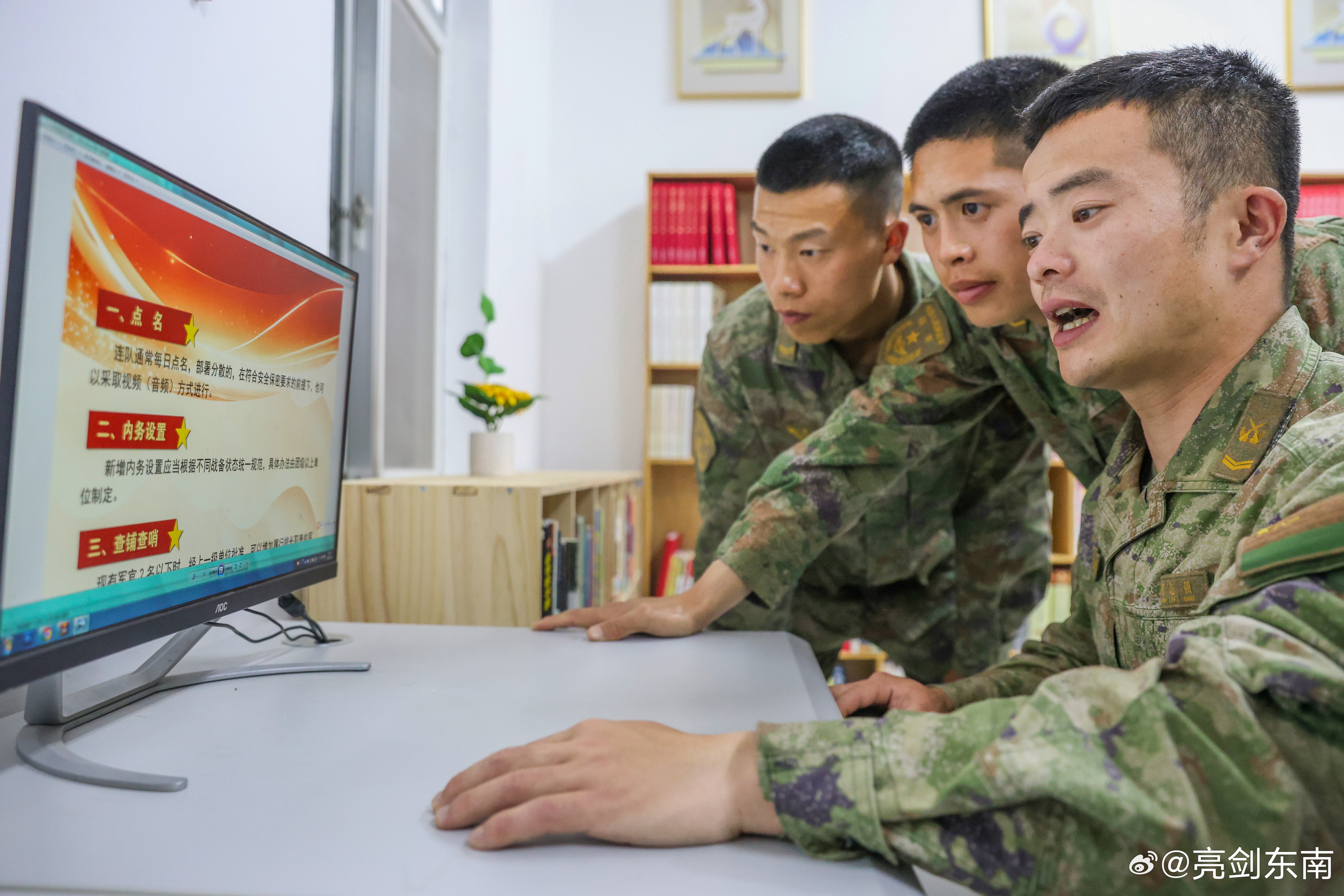 法治信仰,在一言一行中对着条令做,在一步一动中,军人工作77100部队