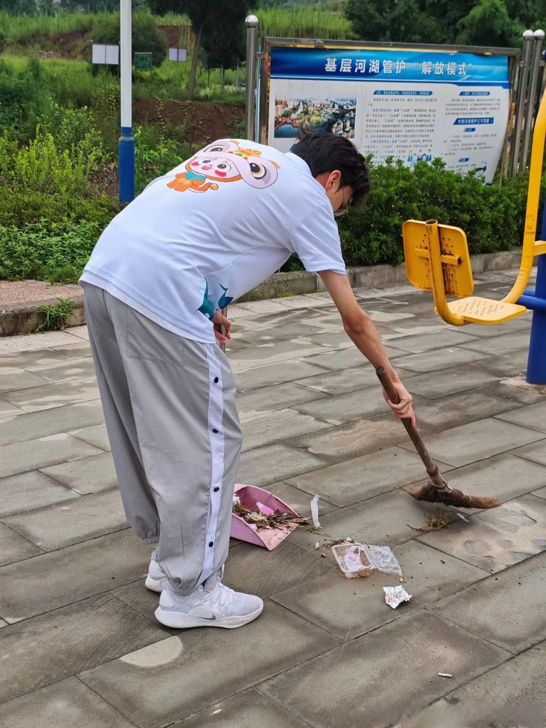 为了以实际行动践行绿色低碳理念,7月7