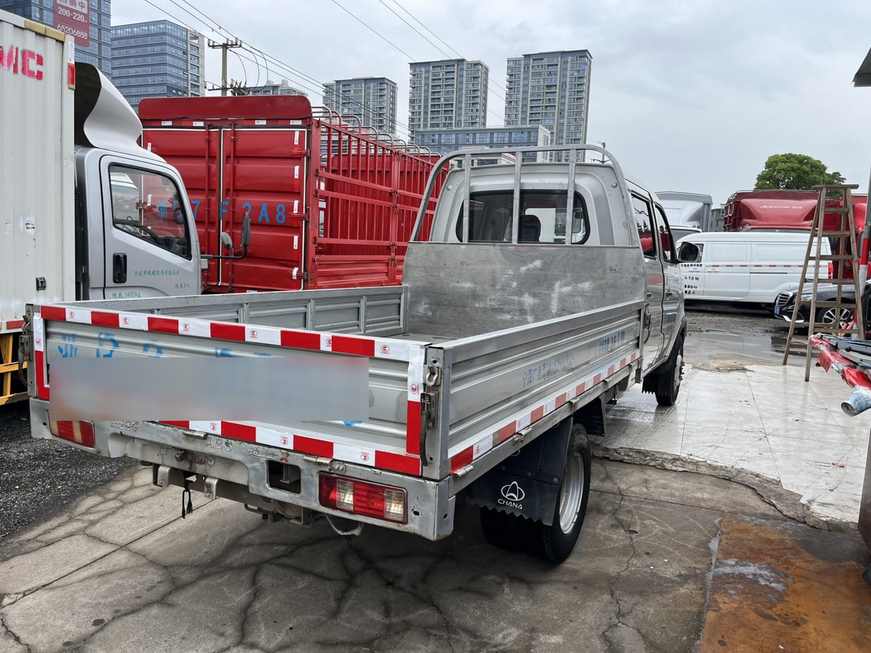 新到19年3月长安跨越王x5双排后双轮 1.