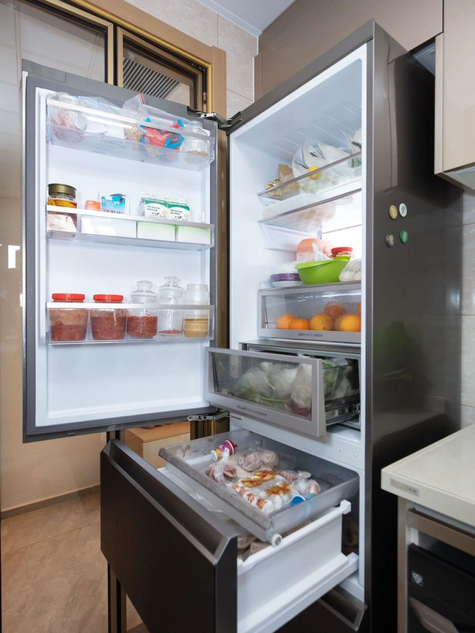 小户型冰箱这样放『美观又实用』 今天和大家说说,小户型厨房冰箱的