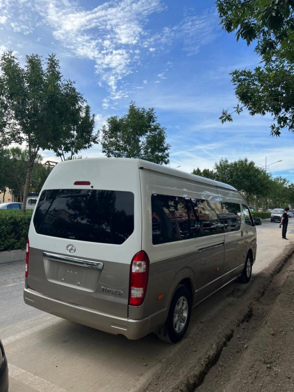 出售一台九龙17座新能源纯电动,车况特别极品,续航200公里,15年12月